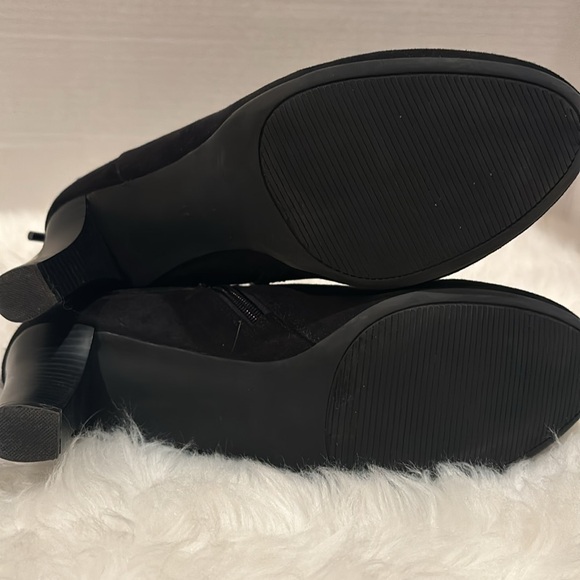 Coach and Four High Ankle Heeled Suede Shoes - Picture 4 of 4